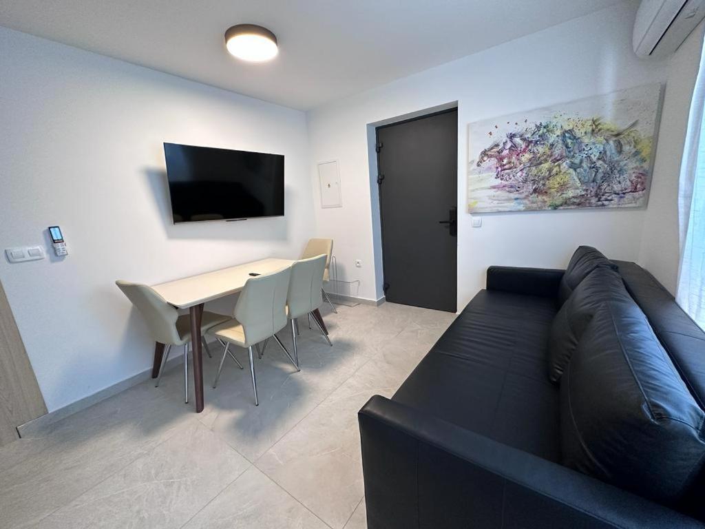 Luxury Apartments Marty Malinska Exterior foto